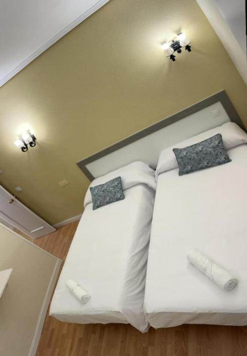 Hostal-Restaurante Posada Del Duque Villalbilla de Burgos ภายนอก รูปภาพ