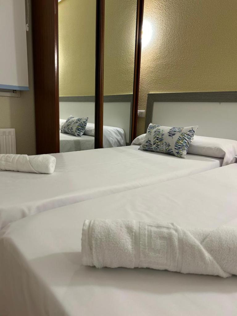 Hostal-Restaurante Posada Del Duque Villalbilla de Burgos ภายนอก รูปภาพ